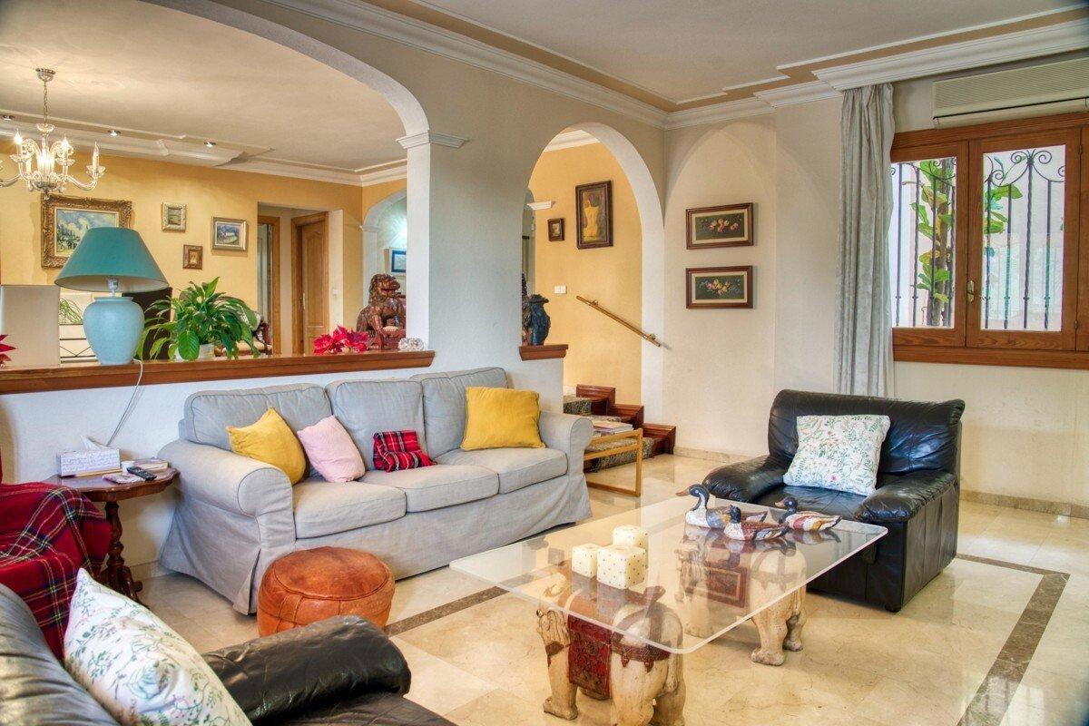 Investment Opportunity: Sea View Villa with Guest Apartment and Large Garden in Costa den Blanes