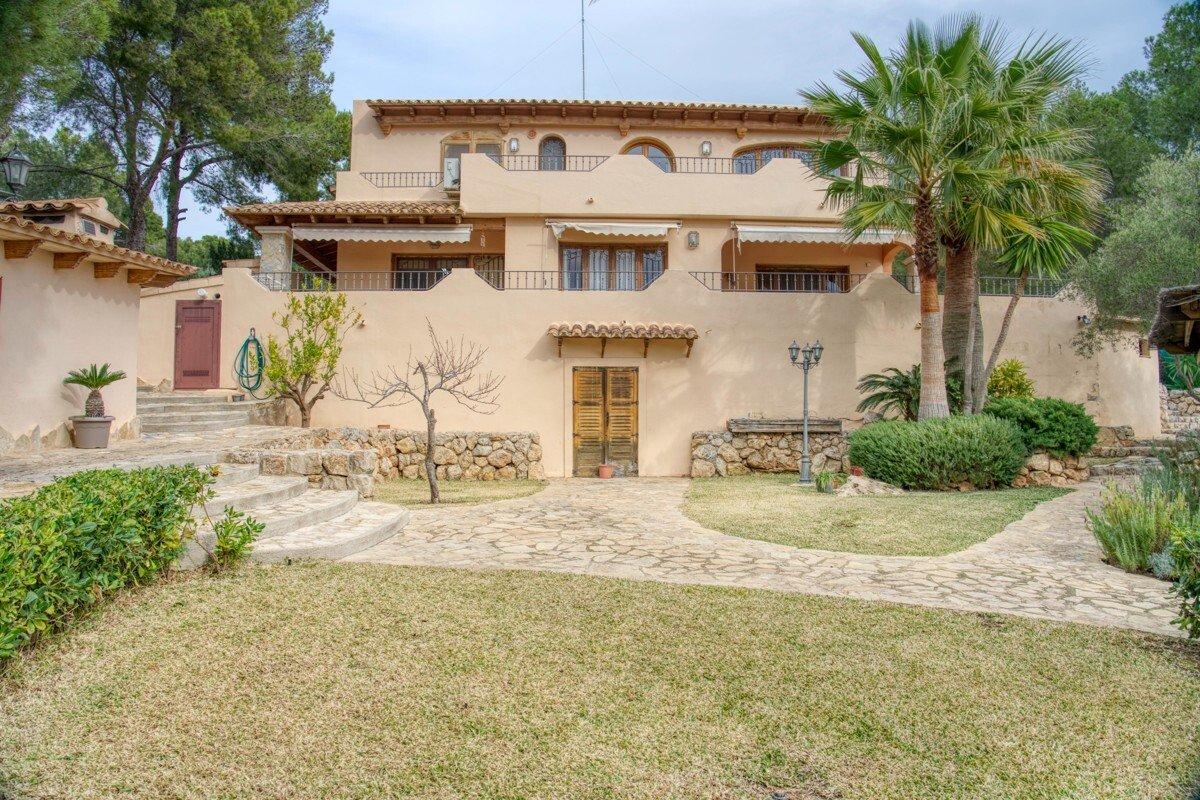 Investment Opportunity: Sea View Villa with Guest Apartment and Large Garden in Costa den Blanes